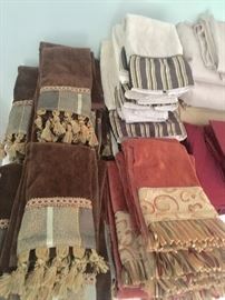 There are many nice (and new) towel sets