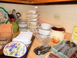 Pyrex and other kitchen items