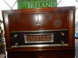 close up of vintage magnavox radio