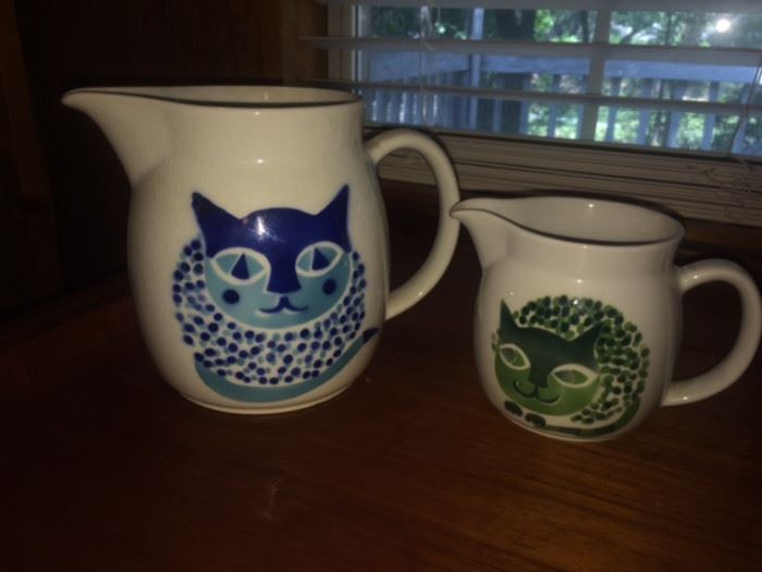 2 cat pitchers by Arabia (Finland)