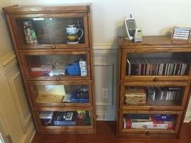 Lateral book cases with glass panels