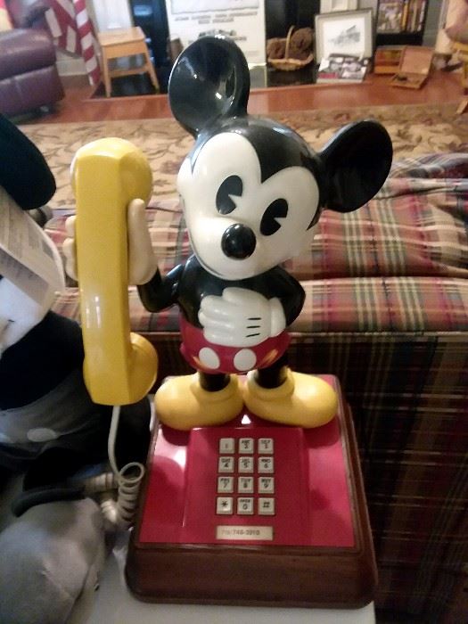 Mickey Mouse telephone