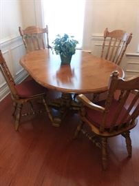 Dining table w/ chairs