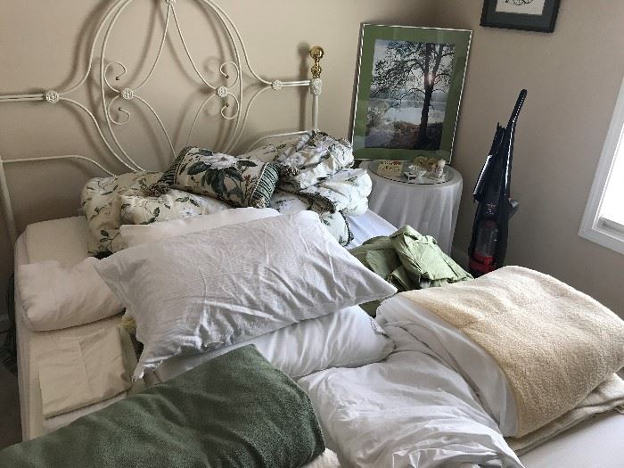 Linens, Pillows, Sheets (Queen Size)