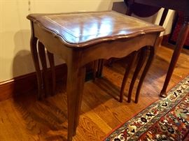 Set of nesting tables