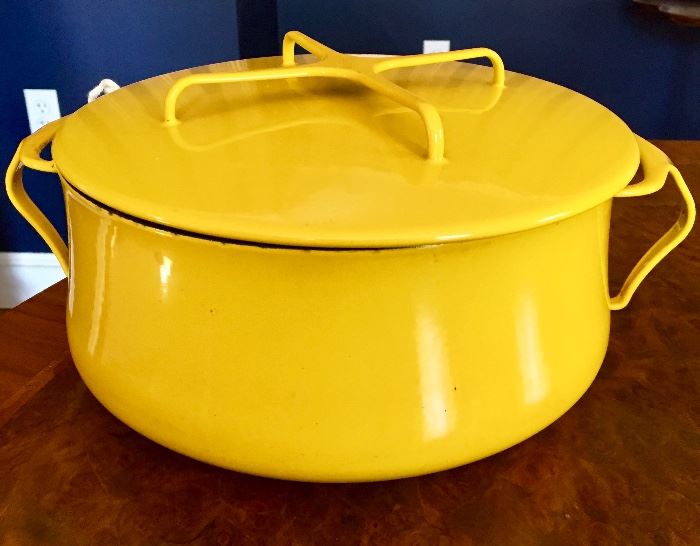 Here is a better look - we have two sizes of this lidded pot.