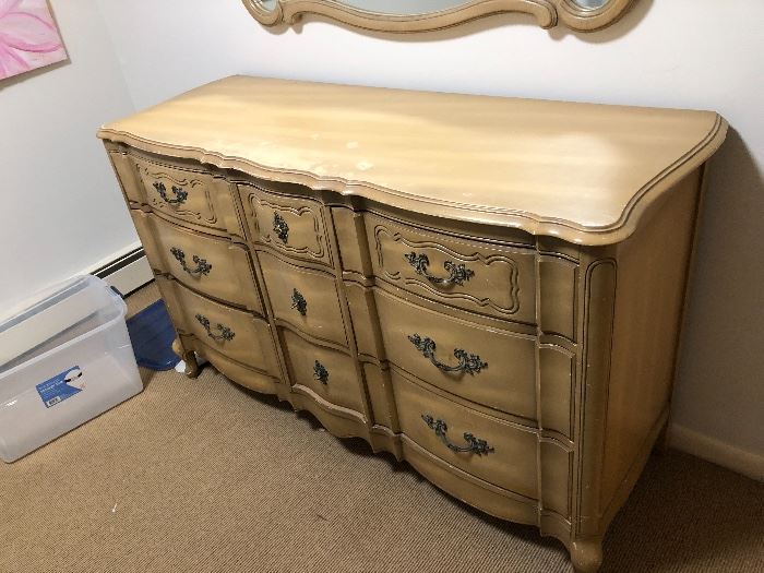 antique french provincial furniture 