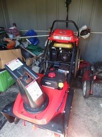 1Yr old Simplicity snow blower - GREAT condition 