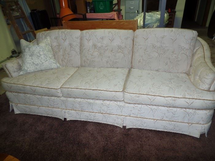 Lovely and very comfy 3 cushioned couch