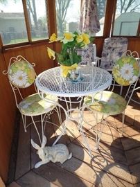 Garden table w/2 matching chairs