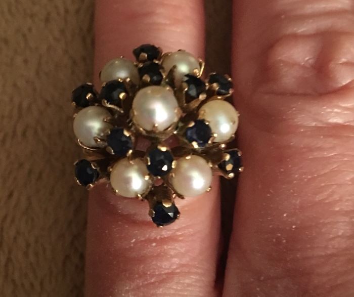 18k sapphire/pearl ring