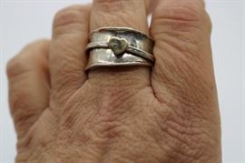 Ring - sterling fidget/spinning ring band w/ gold heart - size 9.5    I need a hand model!