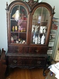 Beautiful bonnet top china cabinet/display cabinet