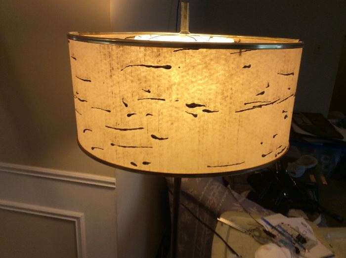 RETRO ATOMIC FLOOR LAMP WITH CIRCLE SHADE THAT IS STILL INTACT