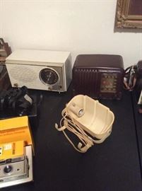 Vintage Radio's and bed lamp