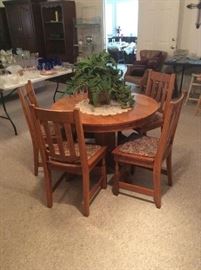 Nice heavy oak dining table w/ 5 chairs