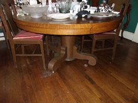 Oak Pedestal Table, with 2 leaves makes an oval
