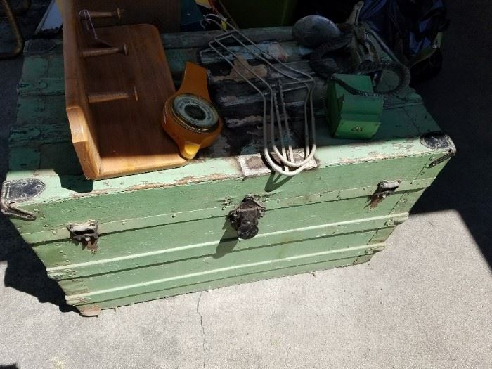 Old Trunk and various Primitives