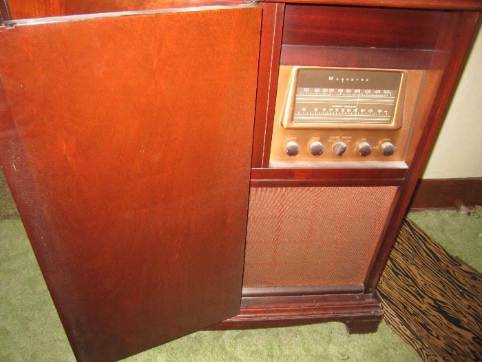 Magnavox radio and record player