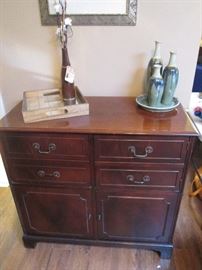 Traditional-style Storage Chest/Bar