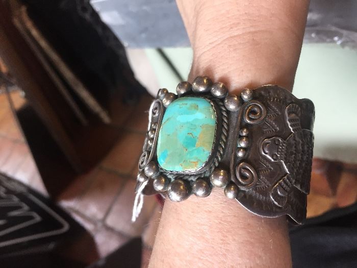 AMERICAN INDIAN SIGNED JEWELRY BRACELET