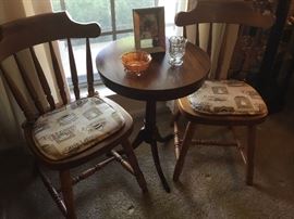 Small round 3 legged table - chairs go with dinette table in kitchen