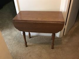 Drop leaf table