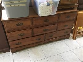 Dresser w/mirror