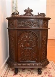 Antique Victorian Carved Wood Nightstand / Commode