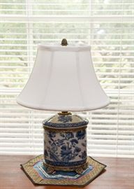 Chinese Blue & White Porcelain Jar Table Lamp with Brass Base