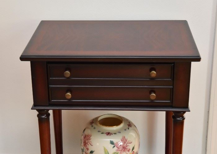 Small Traditional Style Side Table with Drawers