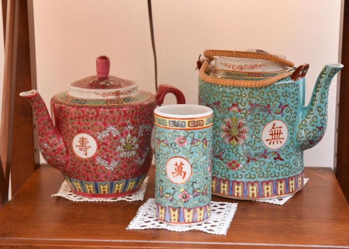 Chinese Porcelain Teapots & Cylinder Vase