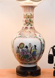 Chinese Rose Medallion Porcelain Vase Table Lamp