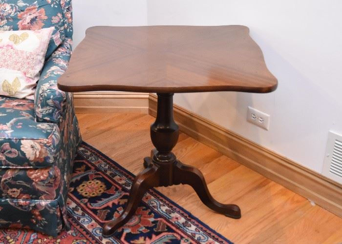 Antique Mahogany Pedestal Parlor Table