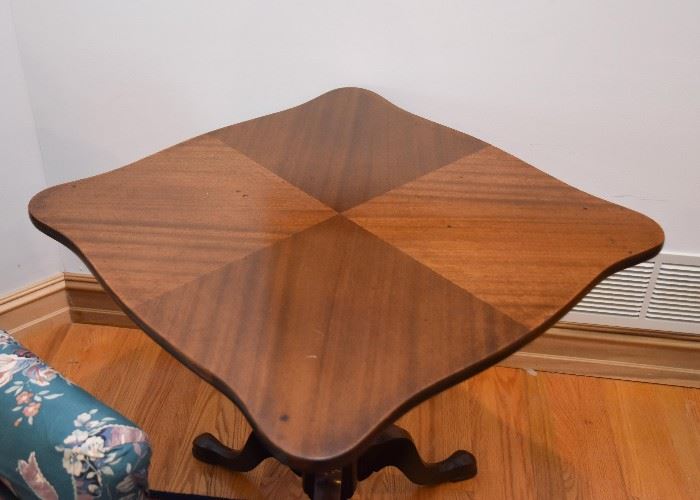 Antique Mahogany Pedestal Parlor Table