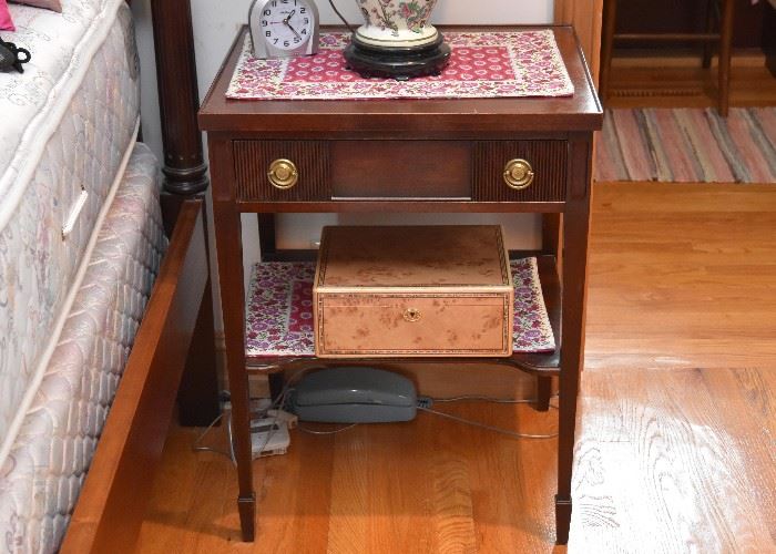 Mahogany End Table / Nightstand