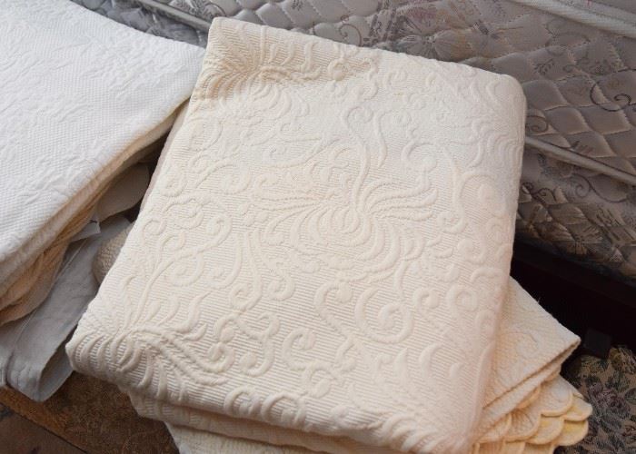 Matelasse Bedspreads & Coverlets