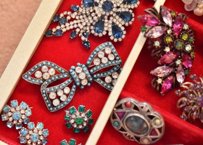 Women's Costume Jewelry - Brooches (Vintage & Newer)