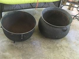 Fantastic cast iron Cauldrons - can't you just imagine these filled with dry ice at Halloween?