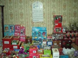 Collectable Christmas  ornaments.  ALL NEW IN THE BOXES!   My Little Pony, Blues Clues, Scooby Doo, Barney, etc......