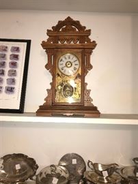 Beautiful Oak Shelf clock w/ alarm