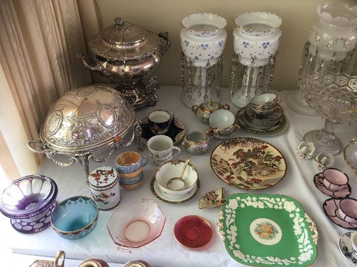 Lots of antiques 