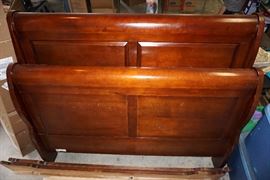 Queen size sleigh bed