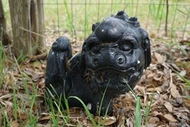 Foo dog garden statue