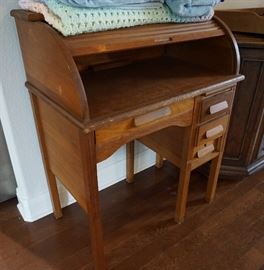 Roll top student desk