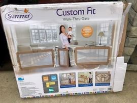 Expandable baby gates