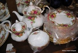 Royal Albert Old Country Roses Dinnerset , some pieces never used