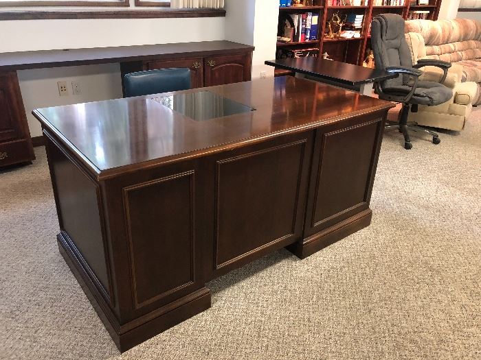 Executive desk at affordable prices