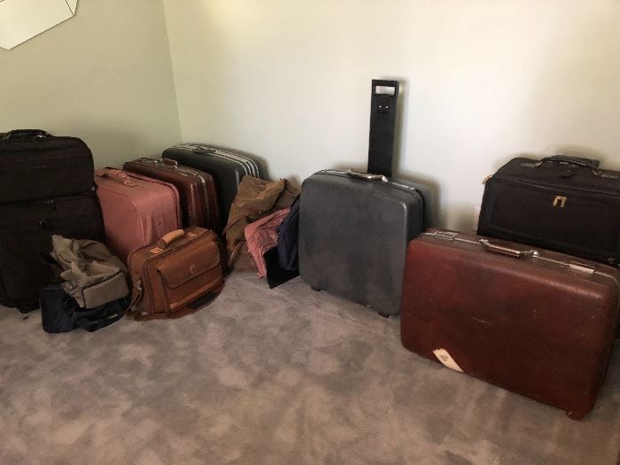 More suitcases 