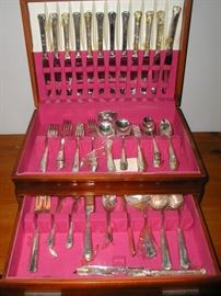 Vintage Wm Rogers 1881 silverplate flatware set for 12, mint condition